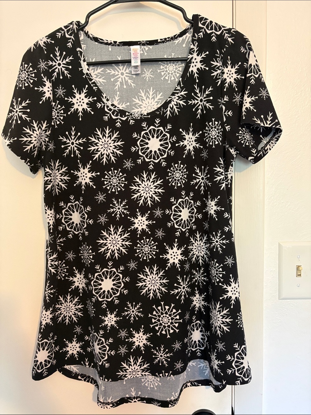 Lularoe snowflake tshirt